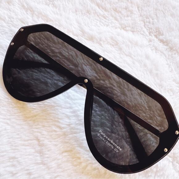 Stylens Accessories - Clarissa Black Oversized Sunglasses